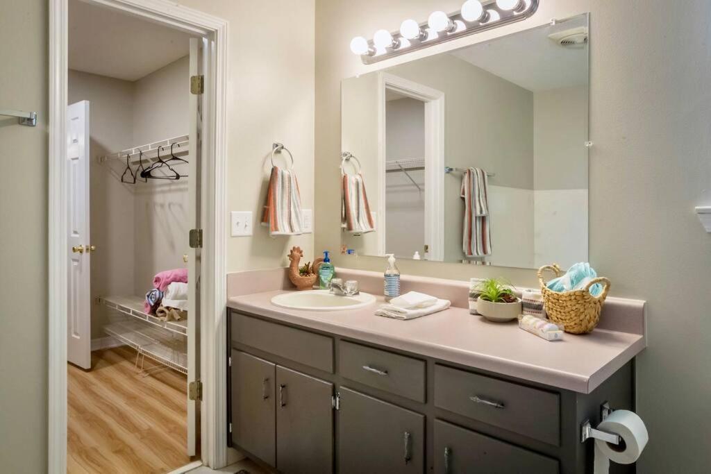 Life'S A Breeze - Updated 3Br 5Min To Pcola Beach Gulf Breeze Exterior photo